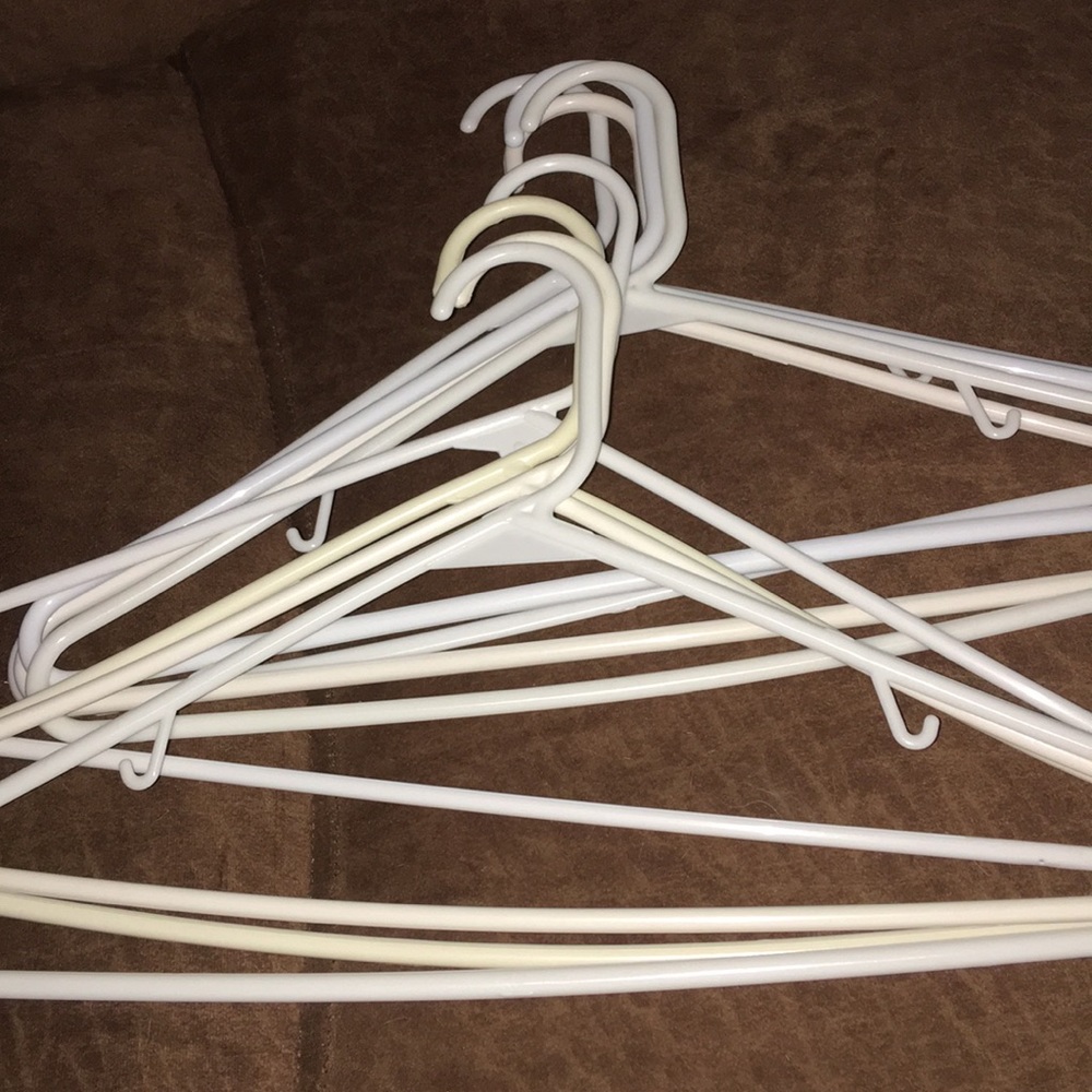 Mainstays Plastic White Hangers 8 pack
